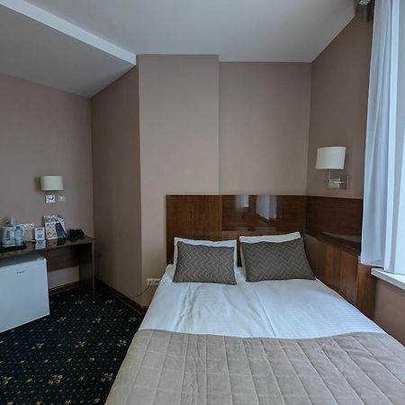 Victoria Hotel Uralsk Eksteriør billede
