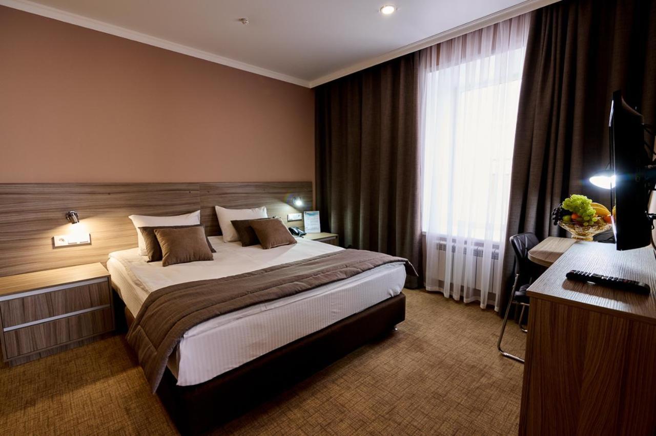 Victoria Hotel Uralsk Eksteriør billede