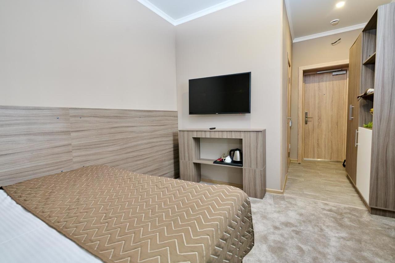 Victoria Hotel Uralsk Eksteriør billede