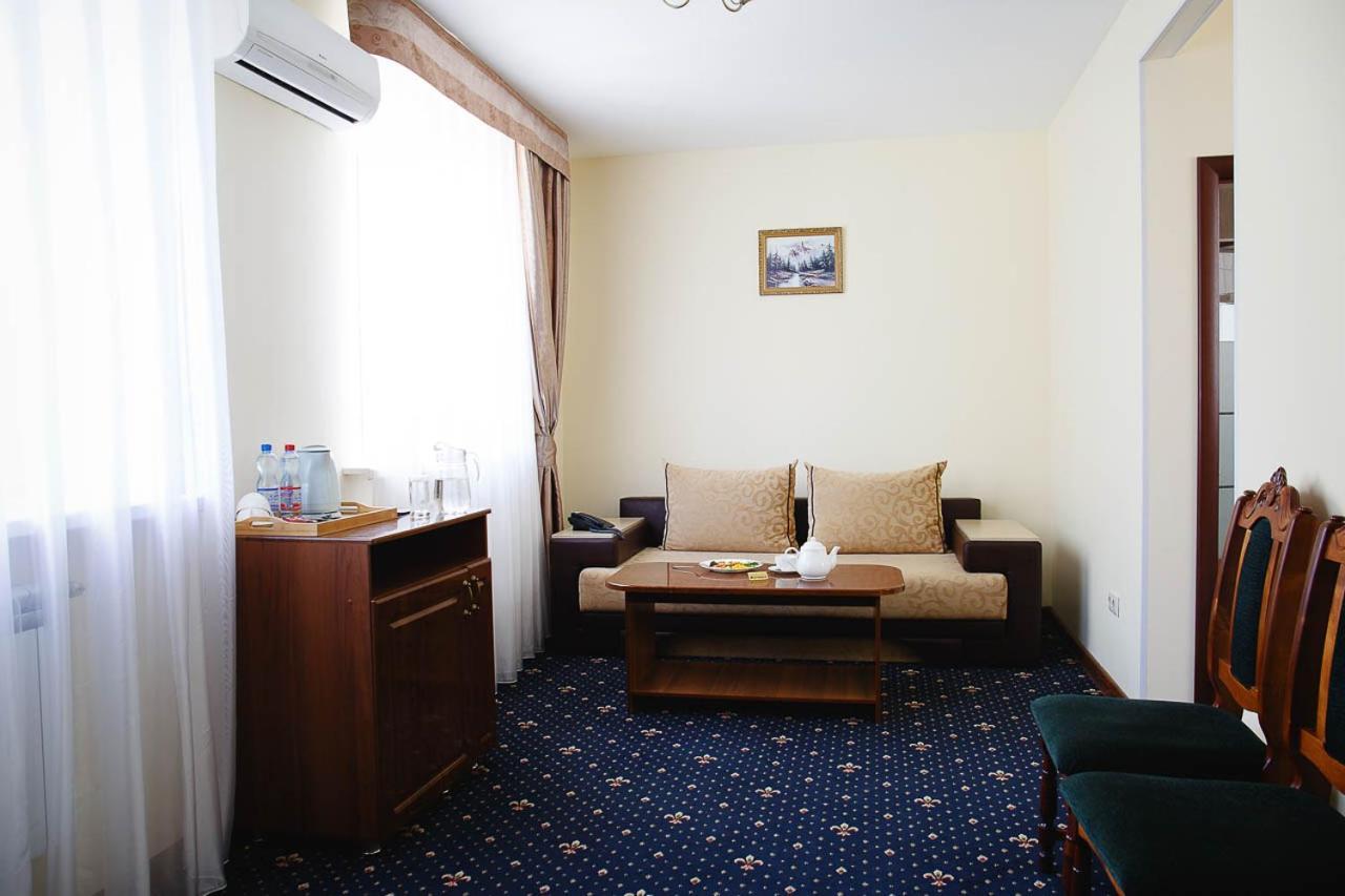 Victoria Hotel Uralsk Eksteriør billede