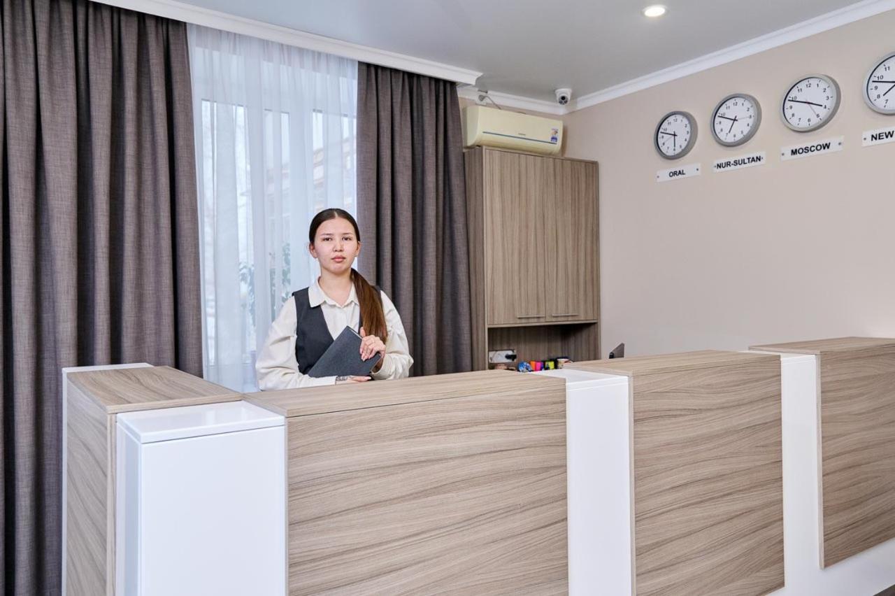 Victoria Hotel Uralsk Eksteriør billede