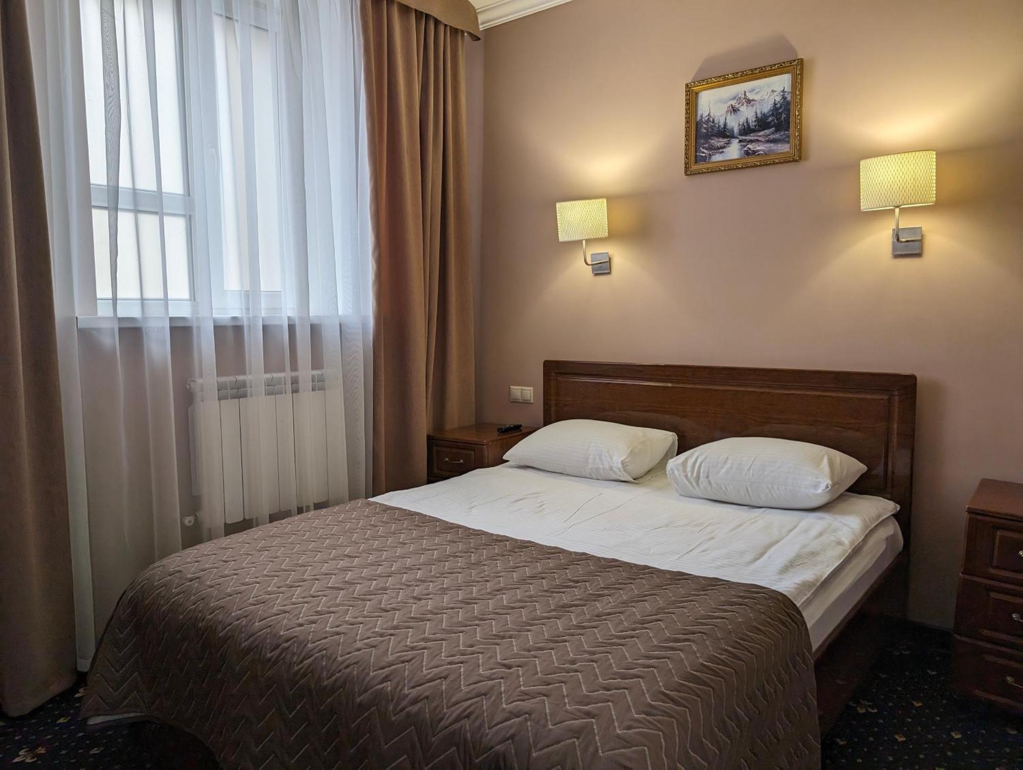 Victoria Hotel Uralsk Eksteriør billede