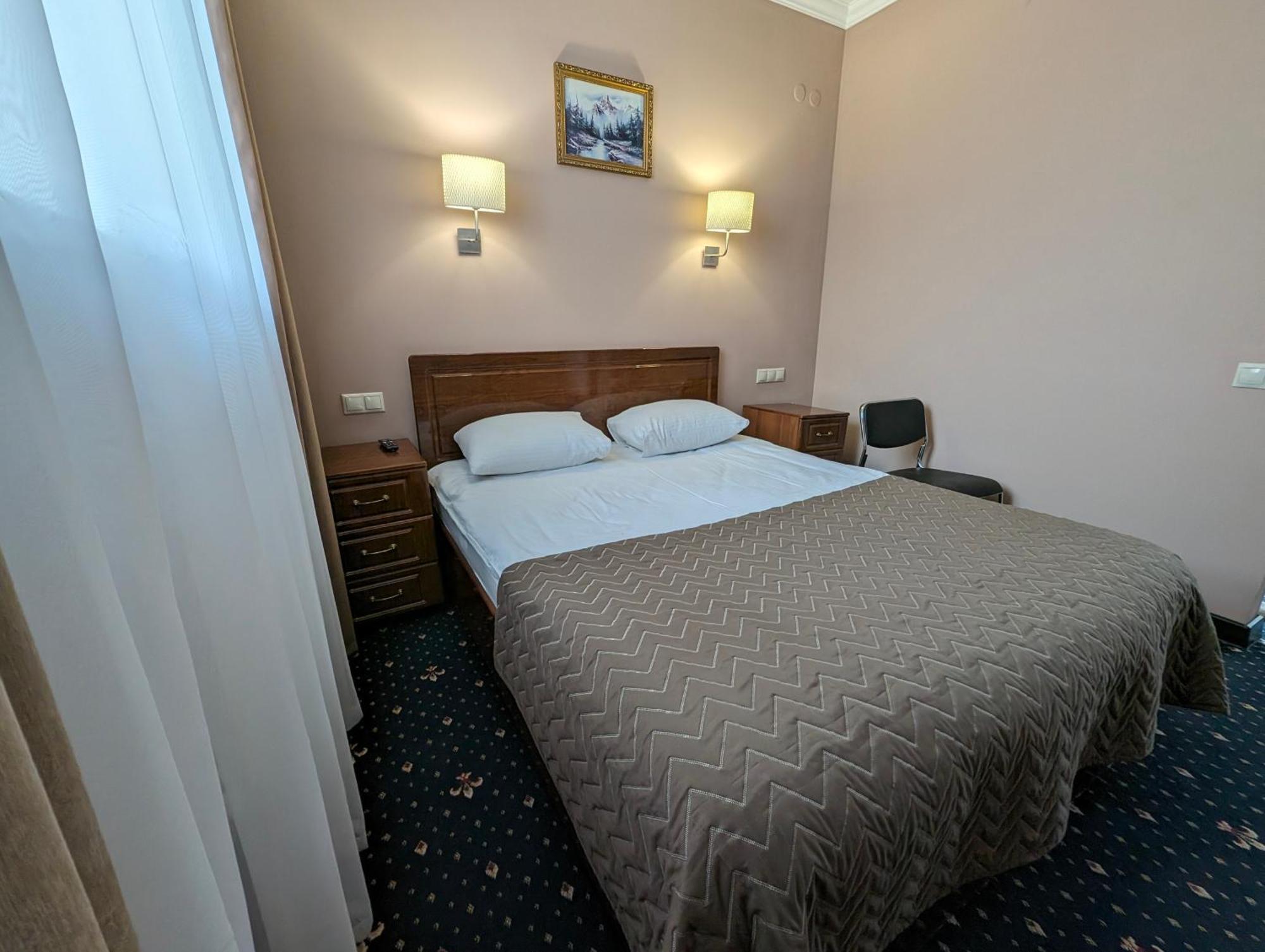 Victoria Hotel Uralsk Eksteriør billede