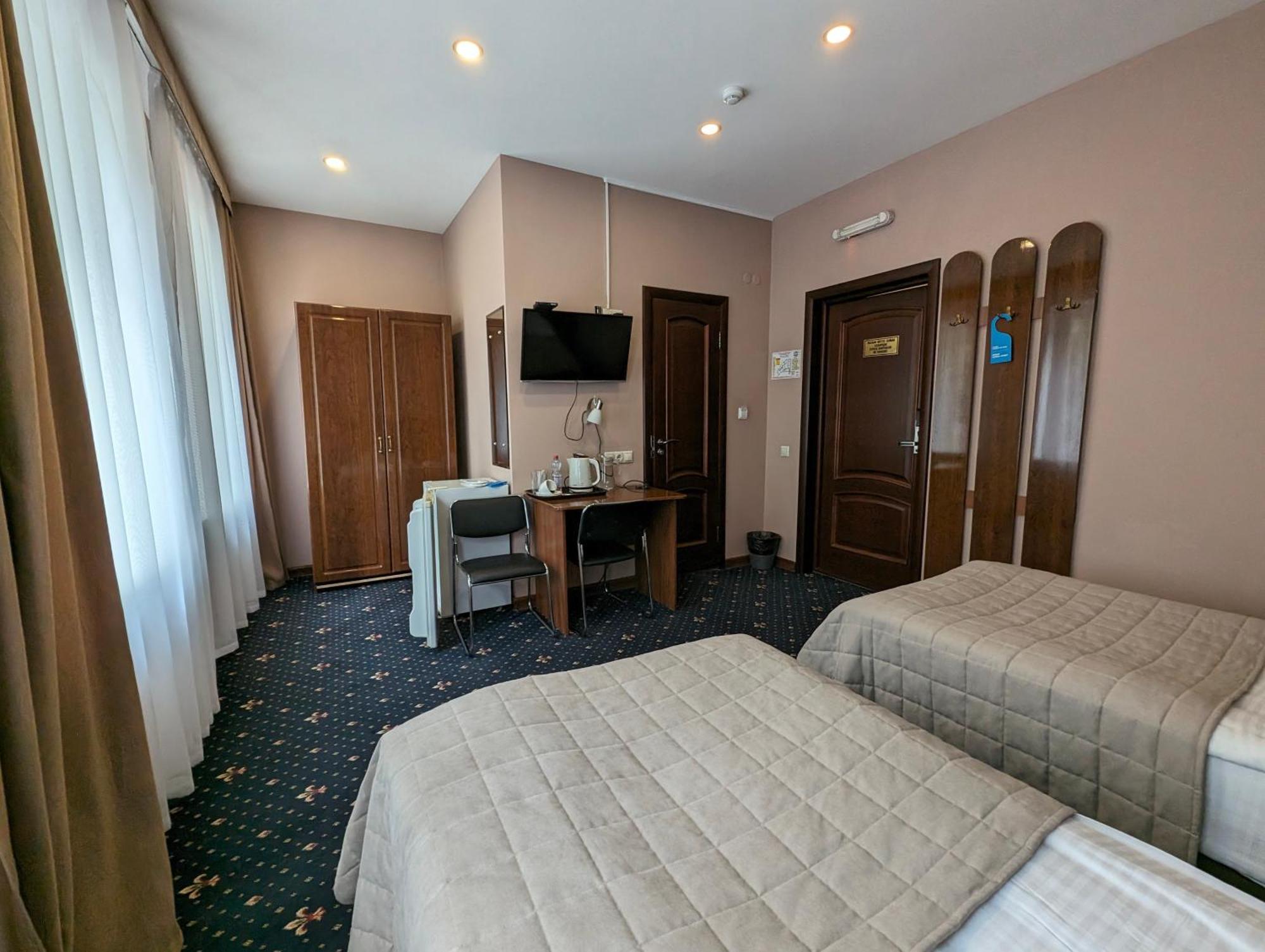 Victoria Hotel Uralsk Eksteriør billede