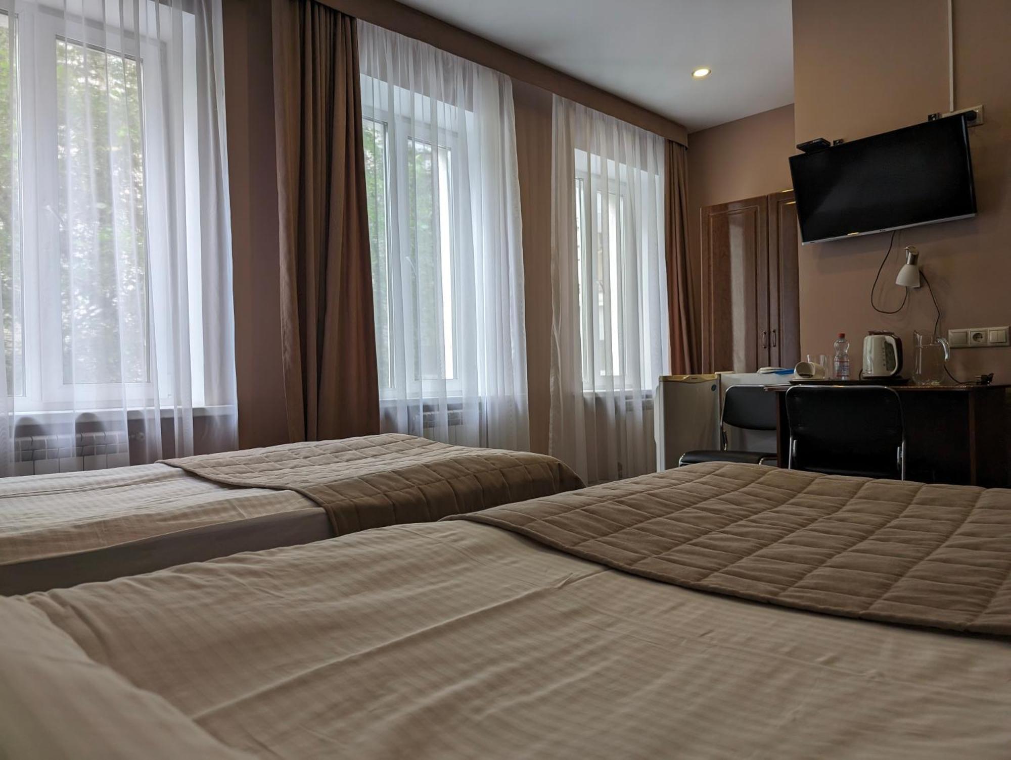Victoria Hotel Uralsk Eksteriør billede