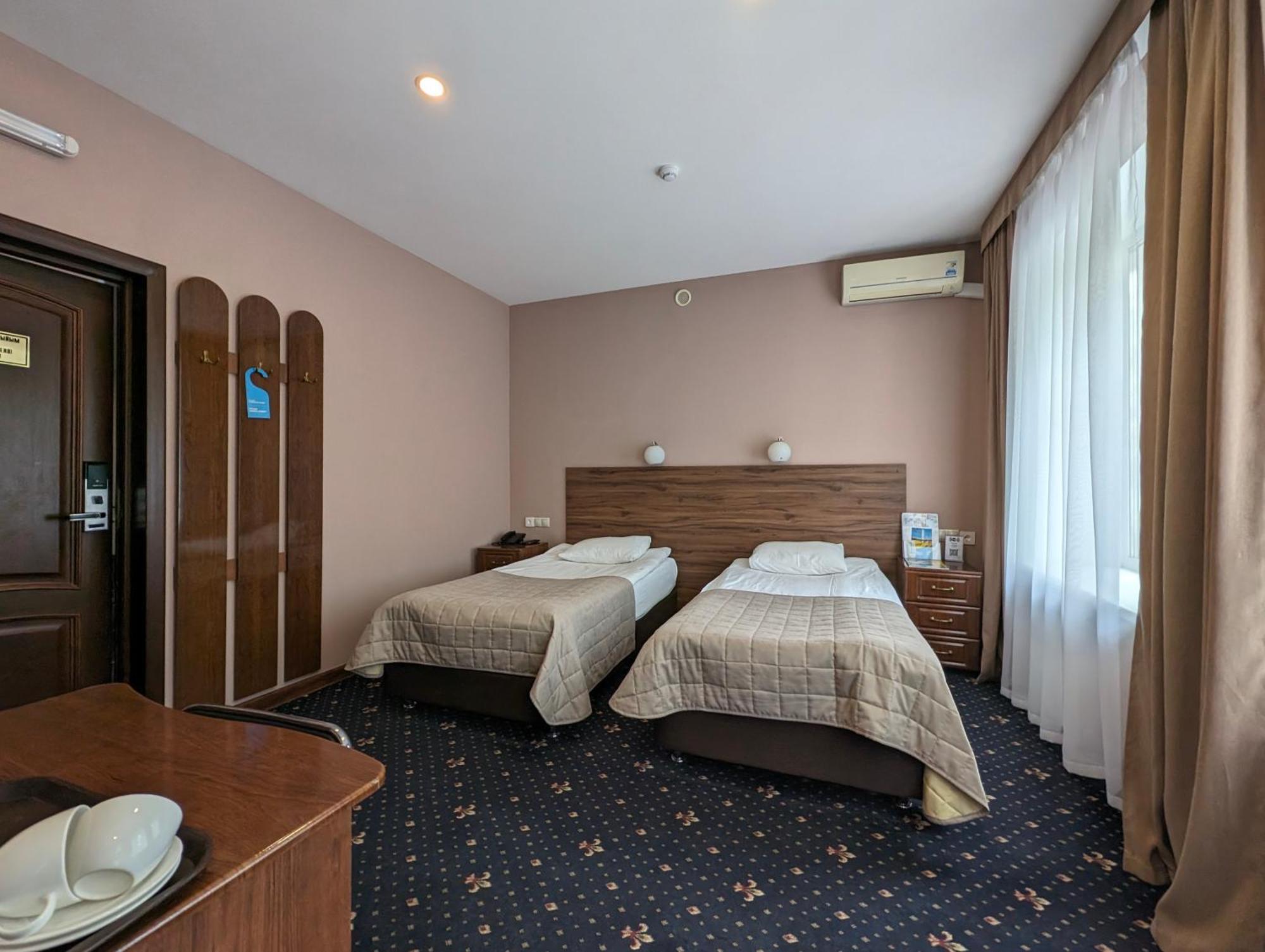 Victoria Hotel Uralsk Eksteriør billede