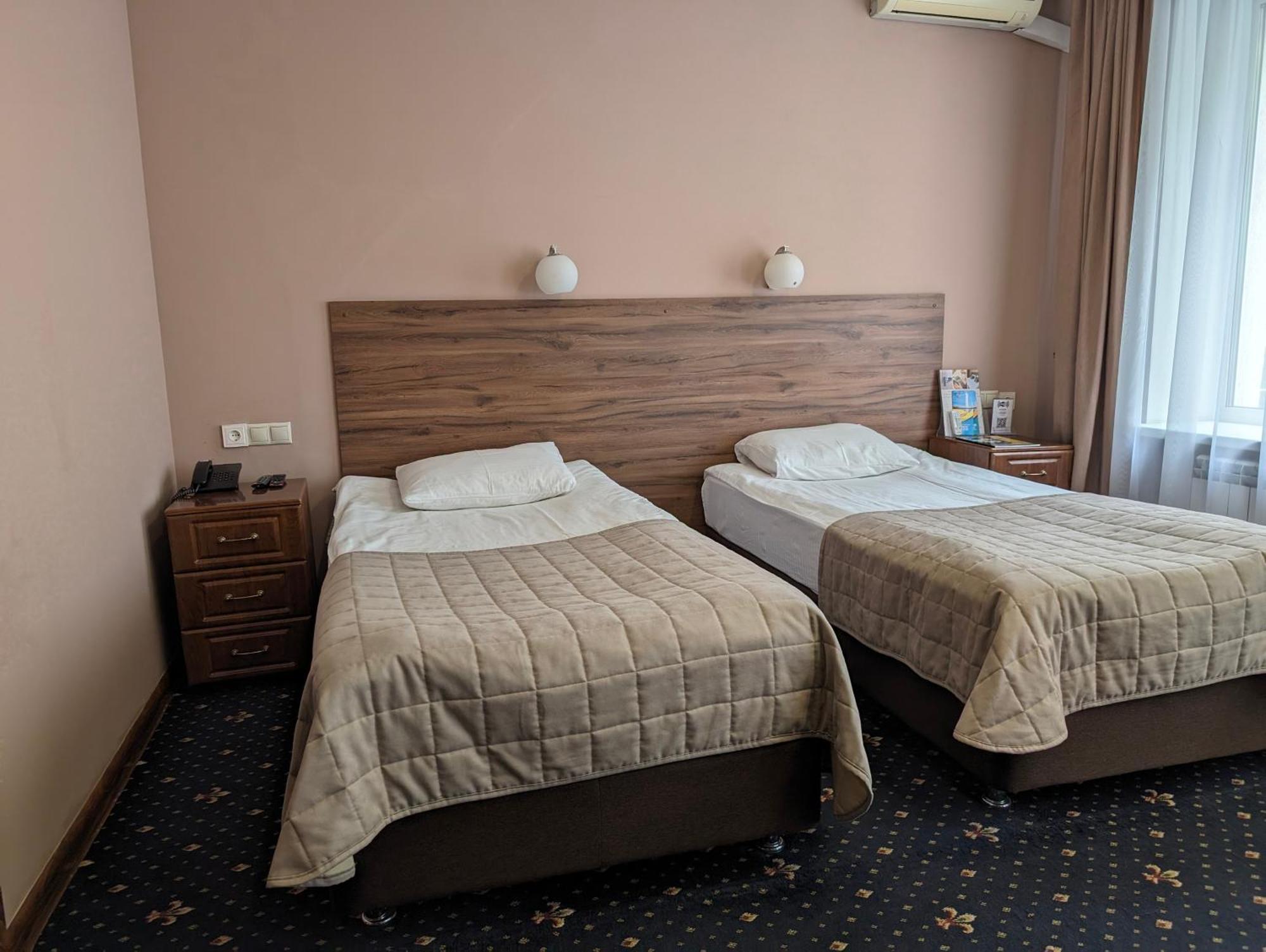 Victoria Hotel Uralsk Eksteriør billede