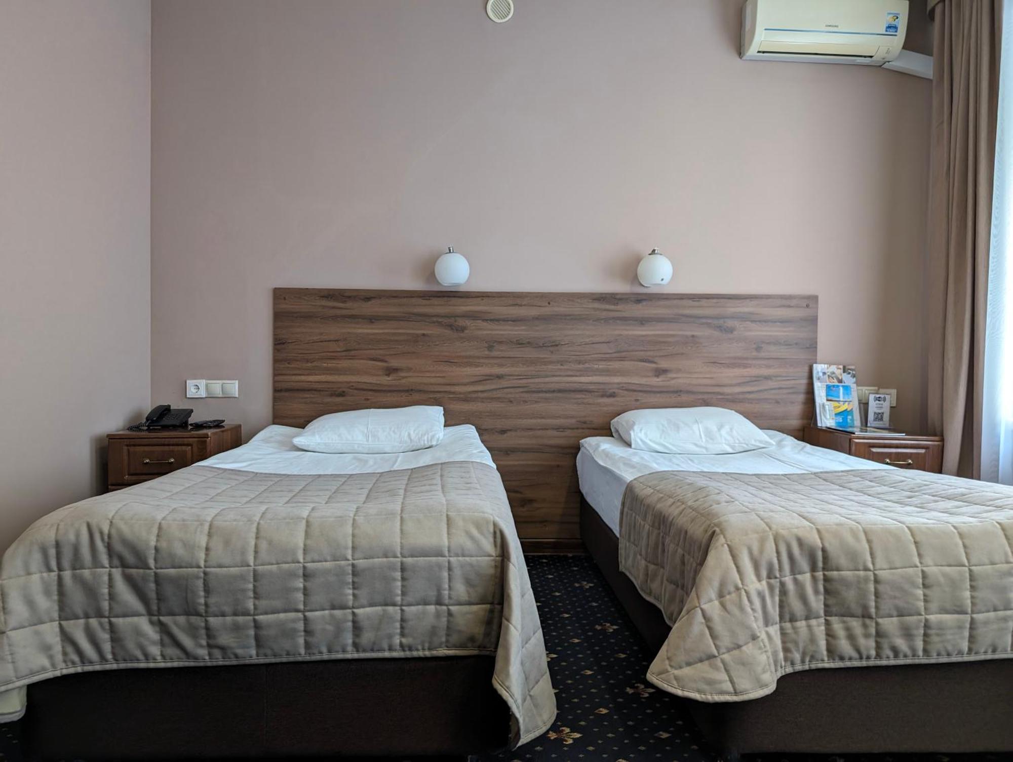 Victoria Hotel Uralsk Eksteriør billede