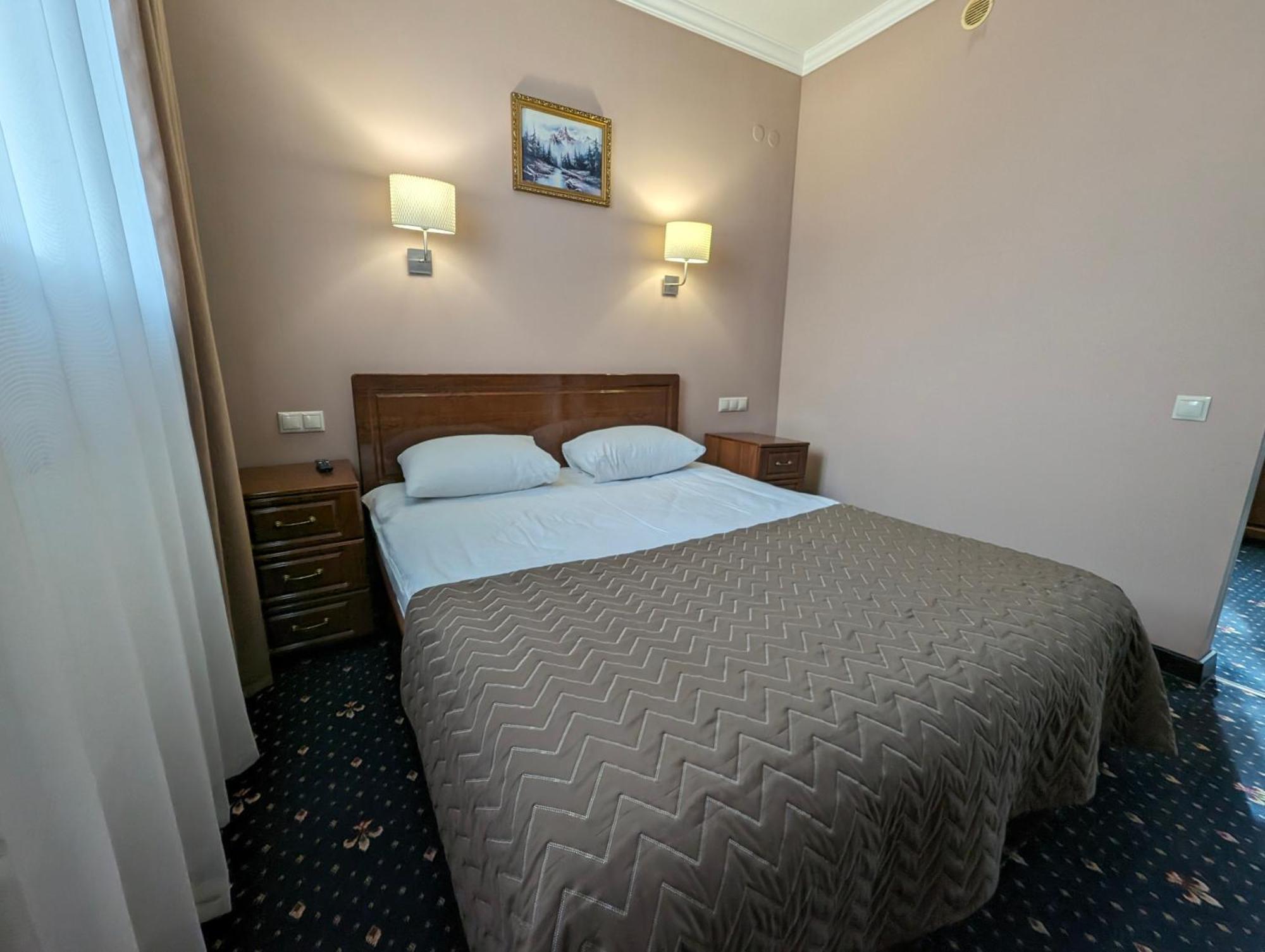 Victoria Hotel Uralsk Eksteriør billede