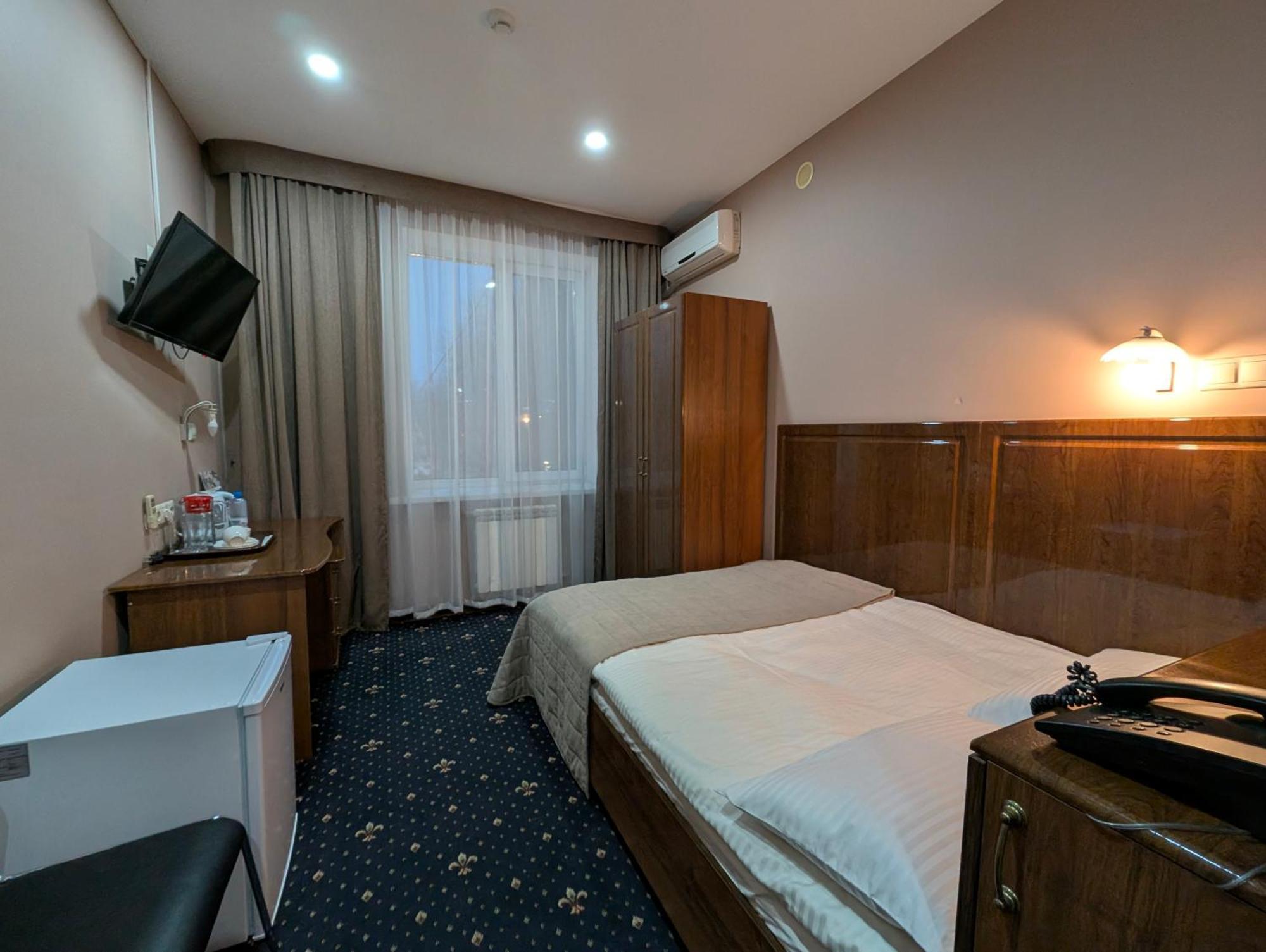 Victoria Hotel Uralsk Eksteriør billede